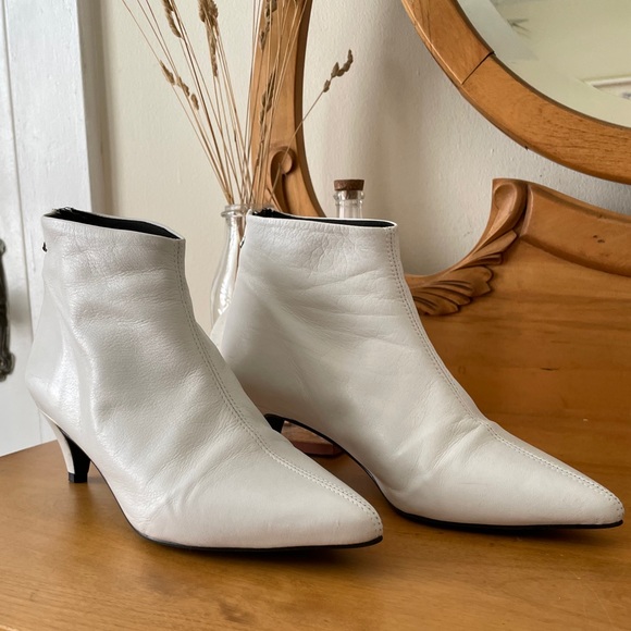 l’intervalle Shoes - White leather ankle booties